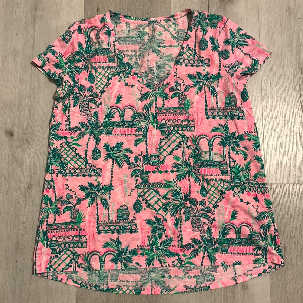Lilly Pulitzer Etta v-neck shirt in Always Worth It print size L cotton
